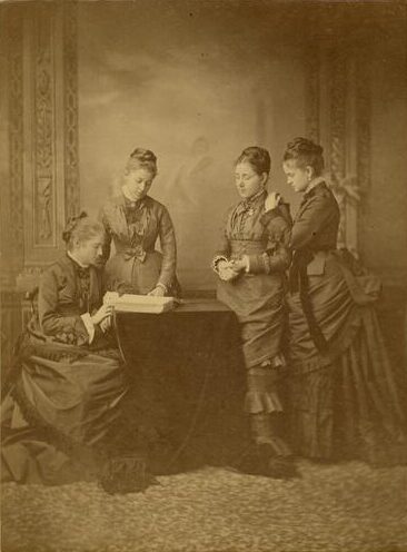 Bessie King, Mary Garrett, and two others